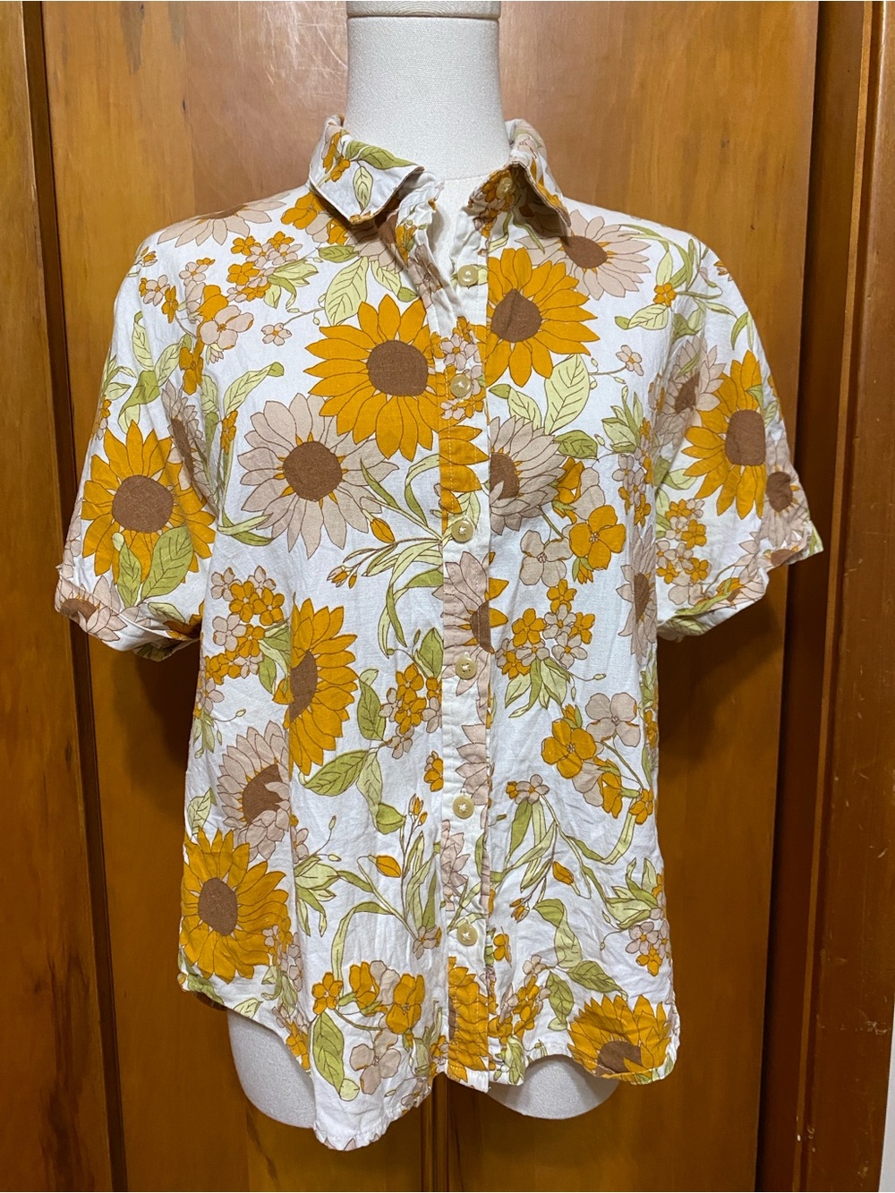 Quiksilver White Button-Down Shirt Sunflower Floral Print Short Sleeve Top Boho